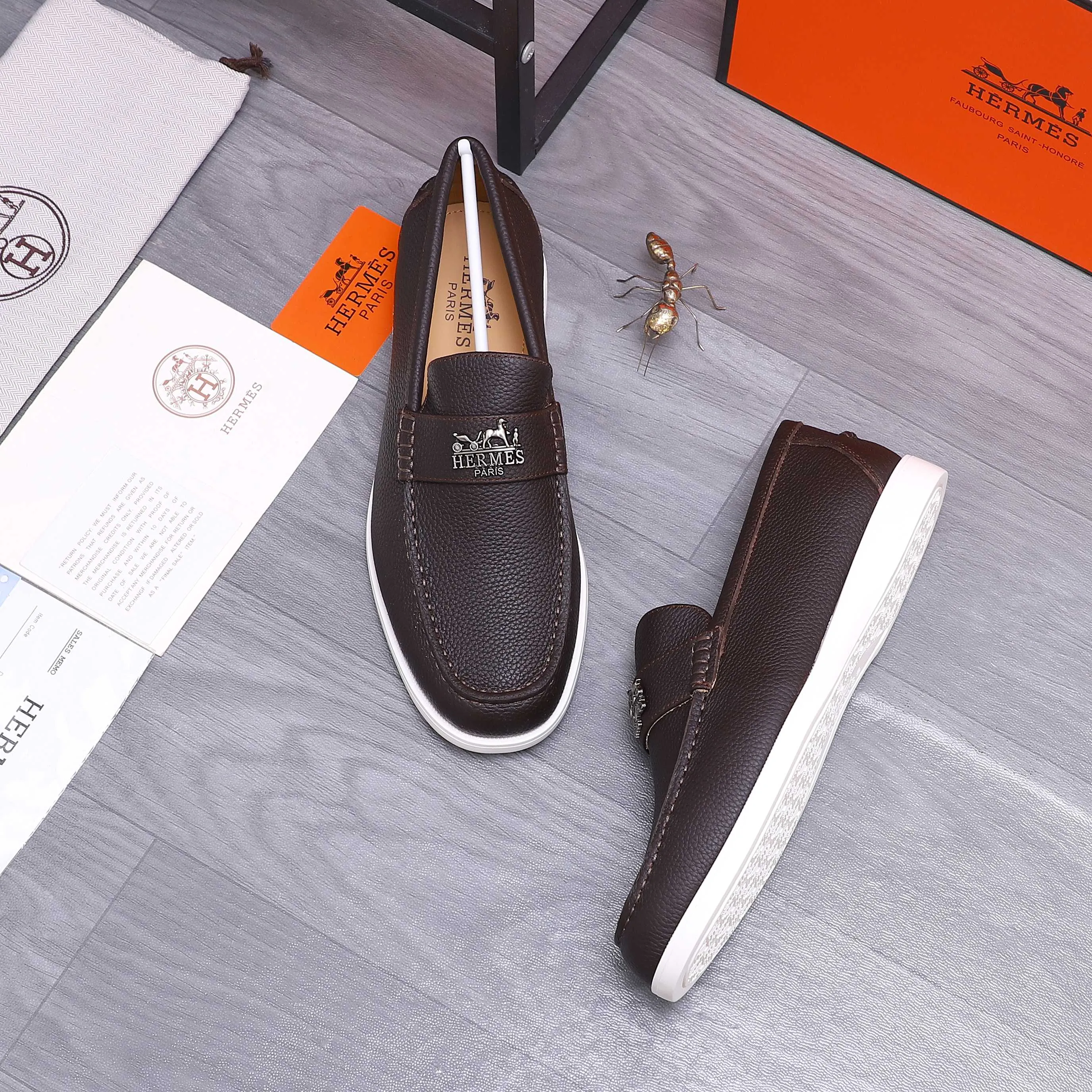 Men's shoes 💰p560 Product trademark: HERMES "Hermes" casual slip-on men's shoes. Regular size: 38-46 (45.46 is custom-made and non-returnable) Product materials: Selected pebbled cowhide upper, cowhide lining, original foam rubber ultra-light sole
